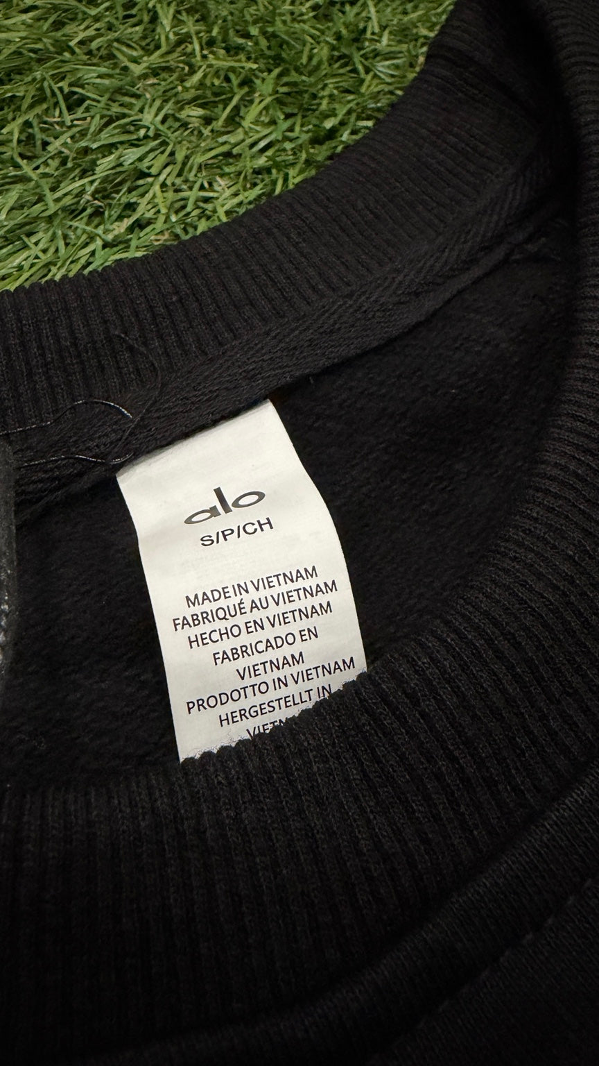 Black Alo crewneck sweatshirt - Care and size label