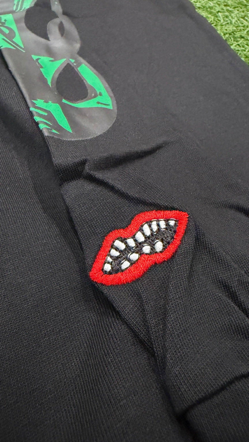 Raised 3D embroidered red mouth lips patch detail